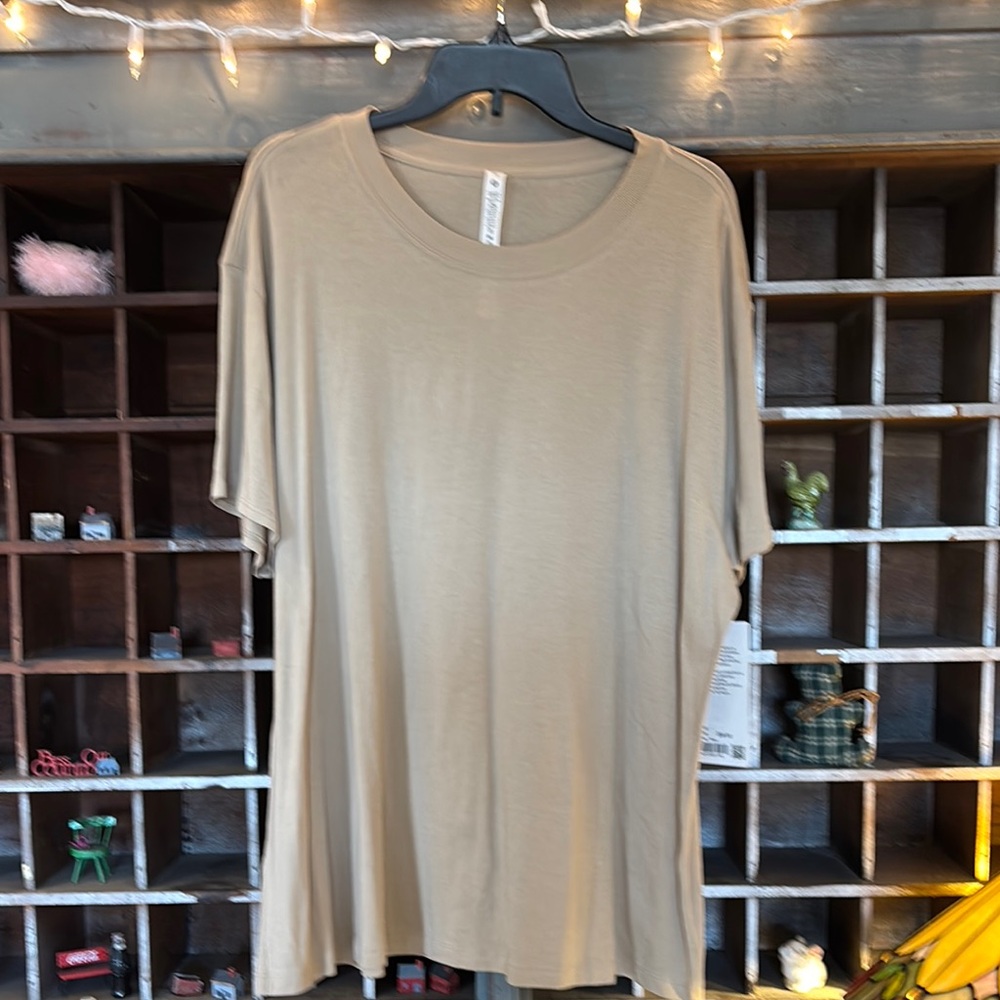 Lululemon Casual Tan Women's Tee NWT